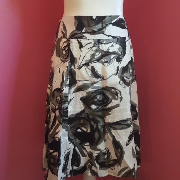Grace Dresses & Skirts - Grace Graphic Black Rose Pattern Linen Skirt